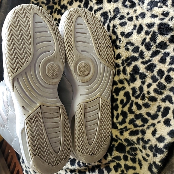 Jordan Max Aura SE Grade School Silver Metallic AV5175-040 5.5 youth - Picture 8 of 8